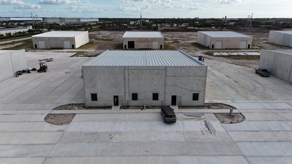 More Photos Of 8053 Ironside Dr, Fort Myers Warehouse For Lease