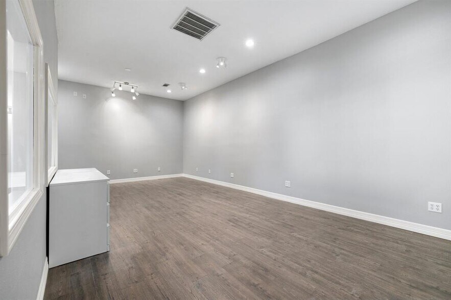 More Photos Of 12832 Willow Centre Dr, Houston Office Residential For Sale