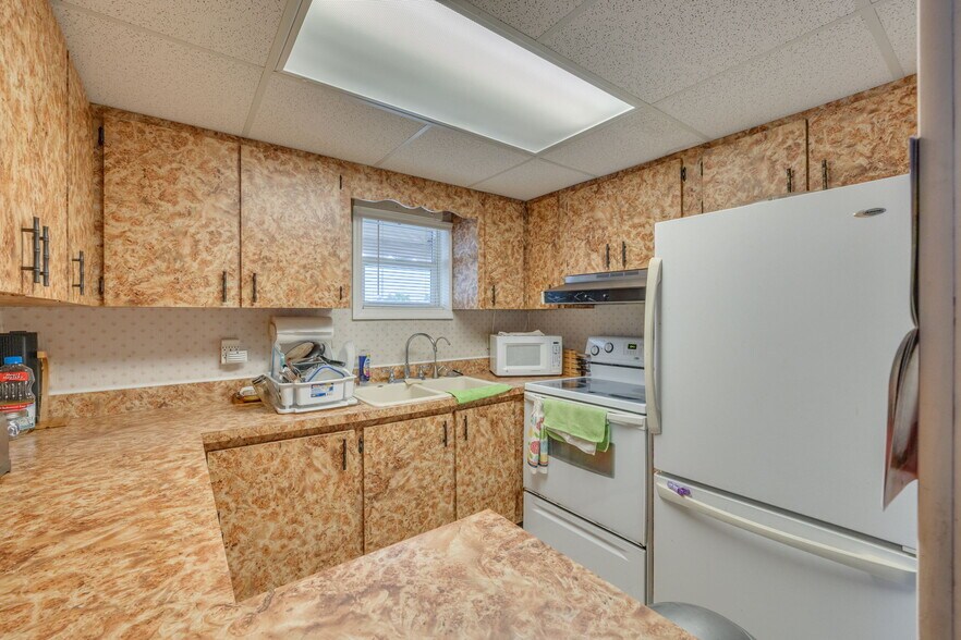 More Photos Of 2865 E Bay Dr, Largo General Retail For Sale