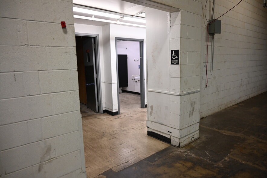 More Photos Of 2300 Claremont Ave, Ashland Storefront For Sale