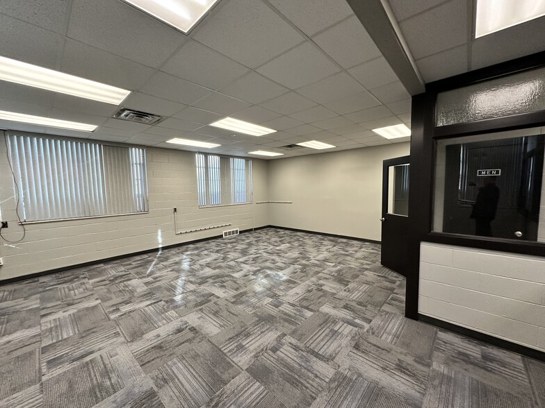 More Photos Of 4929 New Haven Ave, Fort Wayne Manufacturing For Sale