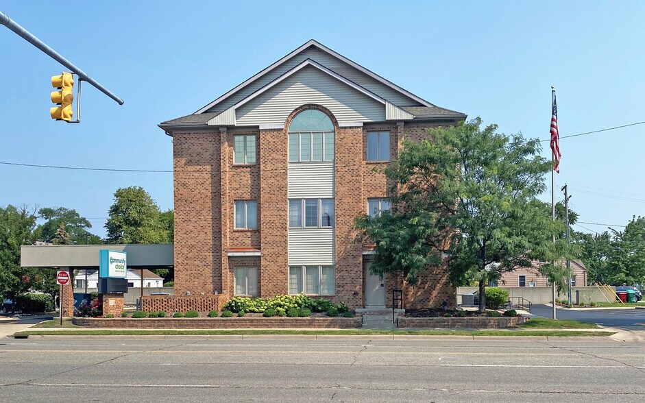 More Photos Of 16331-16345 E 9 Mile Rd, Eastpointe Office For Sale