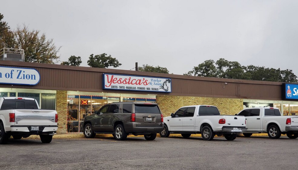 More Photos Of 5020-5026 E Lancaster Ave, Fort Worth Freestanding For Lease