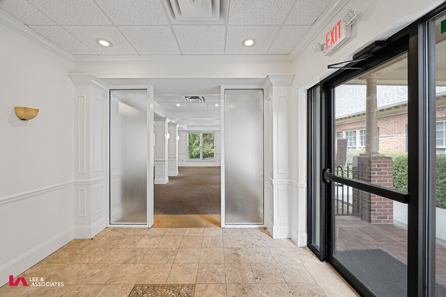 More Photos Of 1776 Old Spring House Ln, Dunwoody Medical For Lease
