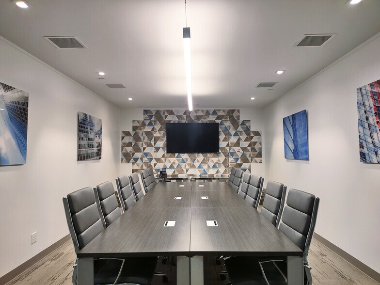 More Photos Of 11757 Katy Fwy, Houston Coworking Space