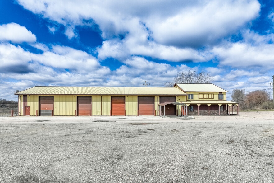 More Photos Of 3504 S Virginia, Crystal Lake Truck Terminal For Sale