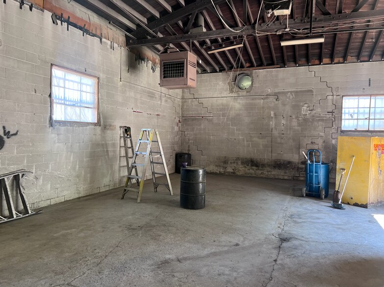 More Photos Of 3816 Grandview Ave, Gurnee Industrial For Sale