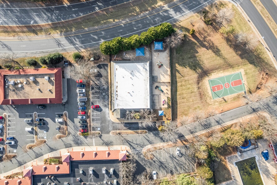 More Photos Of 211 Edds Ln, Sterling Schools For Lease