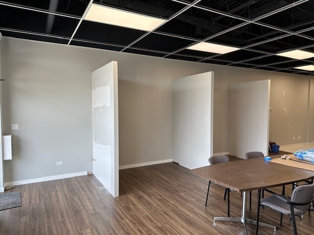 More Photos Of 820 Wheeling Rd, Wheeling Unknown For Lease