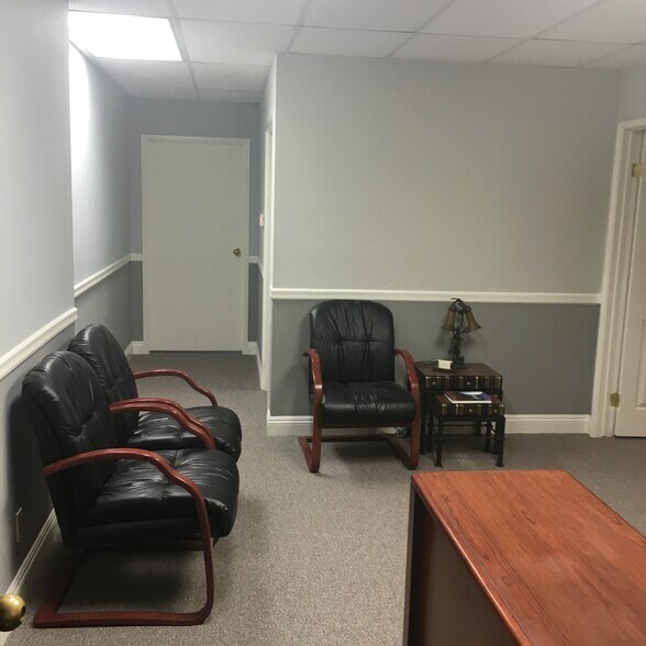 More Photos Of 30423 Canwood St, Agoura Hills Office For Sale