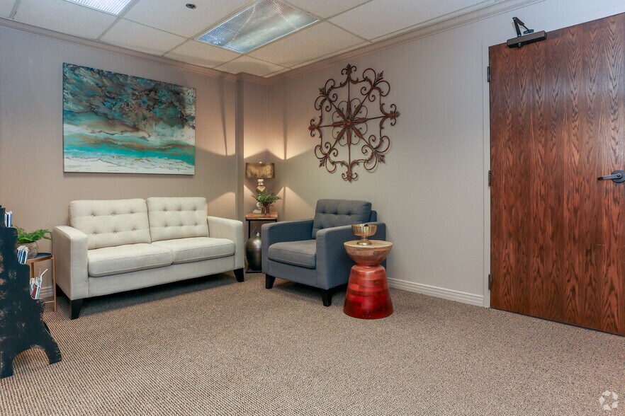 More Photos Of 3301 Golden Rd, Tyler Office For Lease