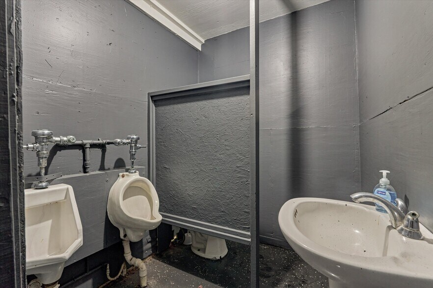 More Photos Of 10935 Aldine Westfield Rd, Houston Bar For Sale