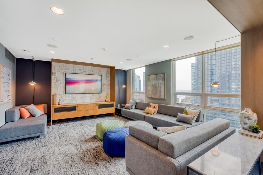 More Photos Of 2105 5th Ave, Seattle Apartments For Lease