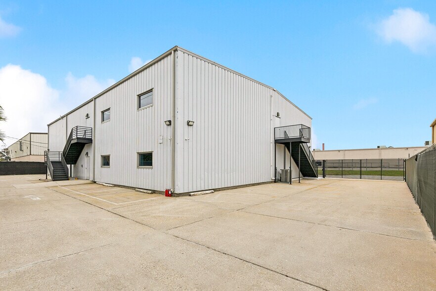 More Photos Of 8411 Parc Pl, Chalmette Office For Sale