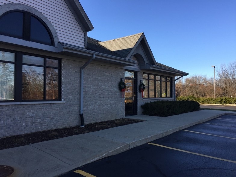 More Photos Of 80 N Virginia St, Crystal Lake Medical For Lease