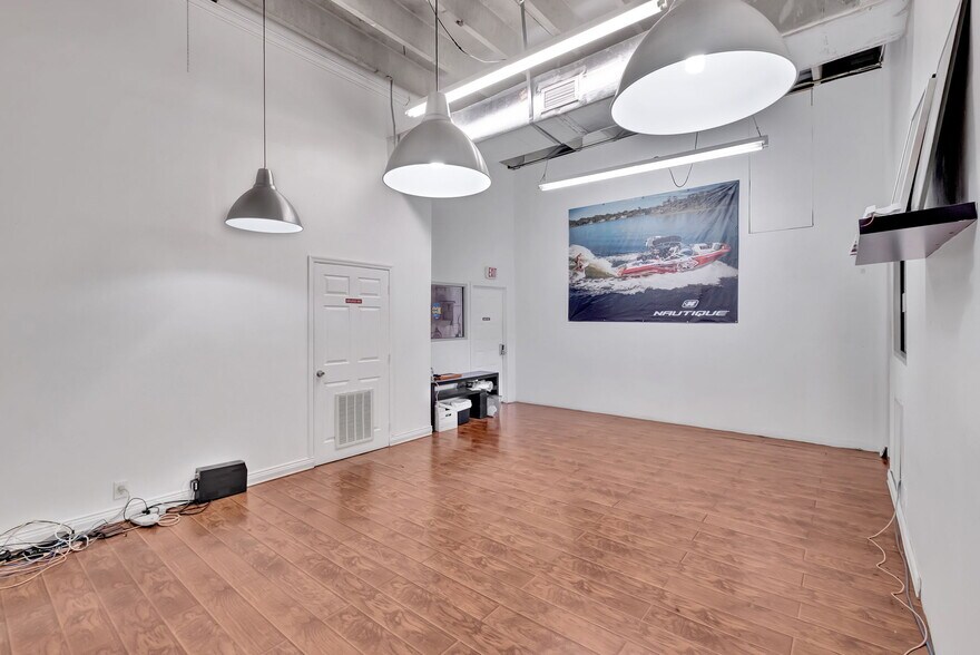 More Photos Of 3910 NW 2nd Ave, Miami Showroom For Sale