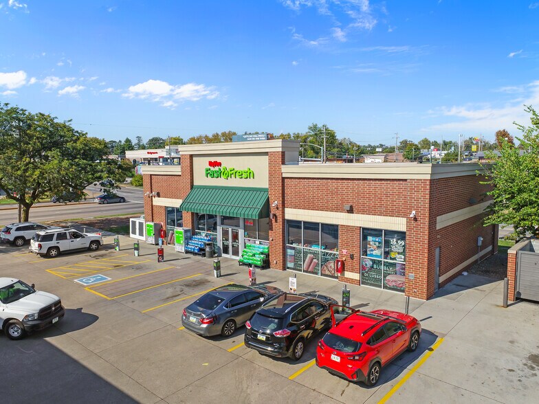 More Photos Of 3405-3411 SE 14th St, Des Moines General Retail For Lease