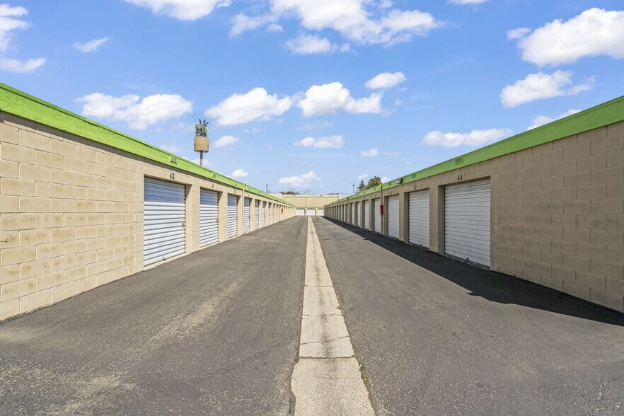 More Photos Of 38491 Fremont Blvd, Fremont Self Storage For Sale