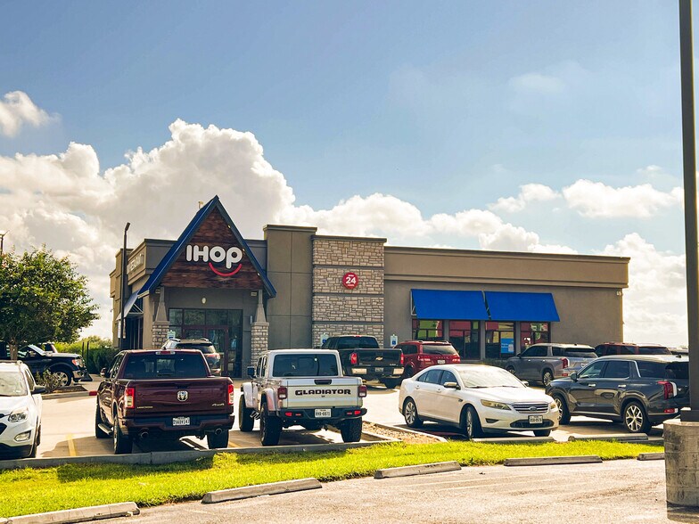 More Photos Of 3300 E Main St, Alice Restaurant For Sale