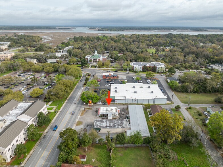 More Photos Of 111 Ribaut Rd, Beaufort General Retail For Sale