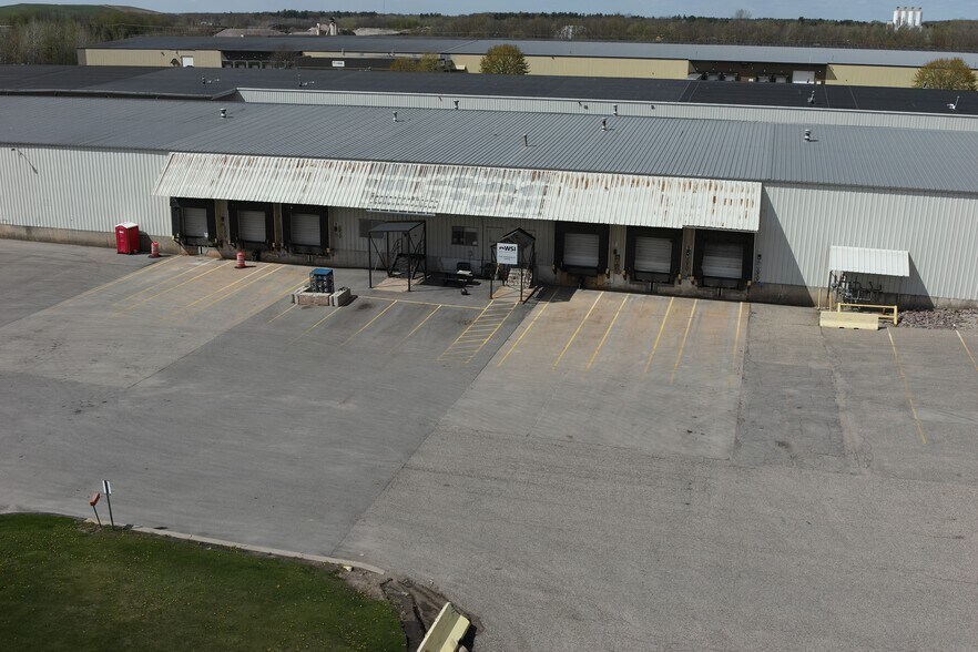 More Photos Of 1940 Jefferson St, Wisconsin Rapids Distribution For Sale