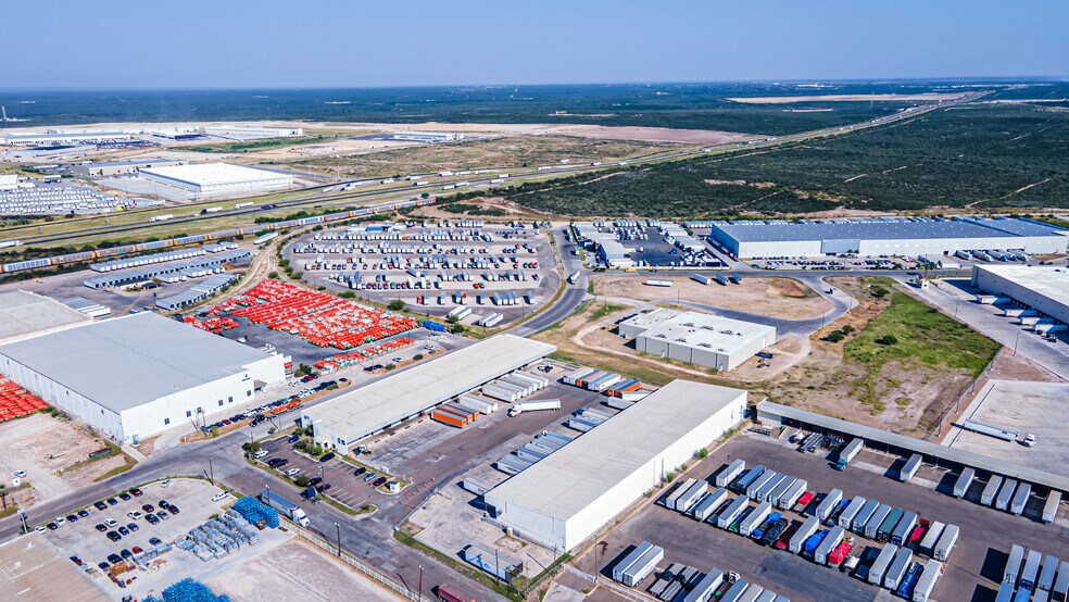 More Photos Of 13806 N Unitec Dr, Laredo Warehouse For Lease