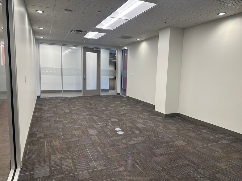 More Photos Of 12322 E 55th St, Tulsa Distribution For Lease