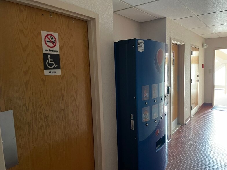 More Photos Of 1735 Central Ave, Albany Office For Sale