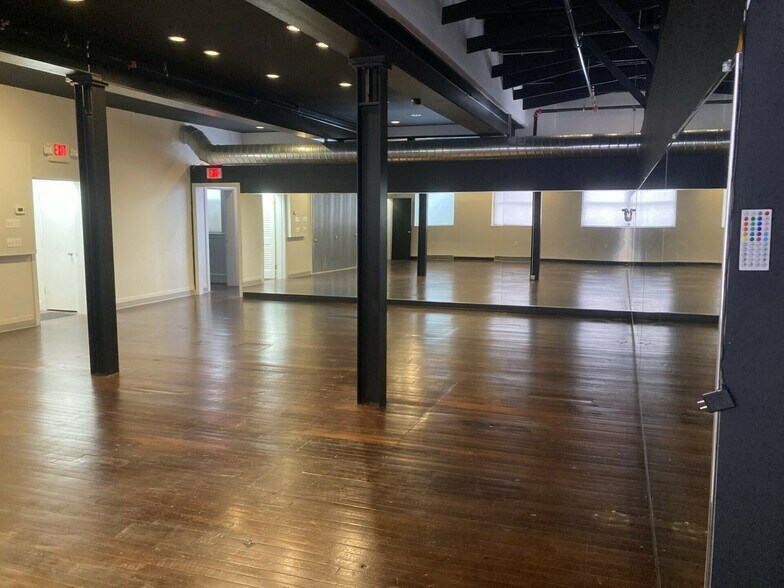 More Photos Of 871 Washington St, Braintree Storefront Retail Office For Lease