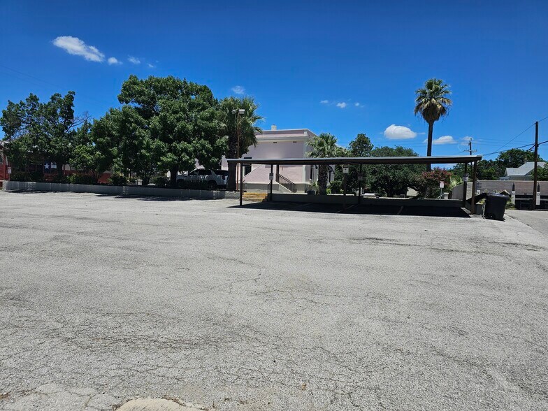 More Photos Of 1919 San Pedro Ave, San Antonio Office For Sale