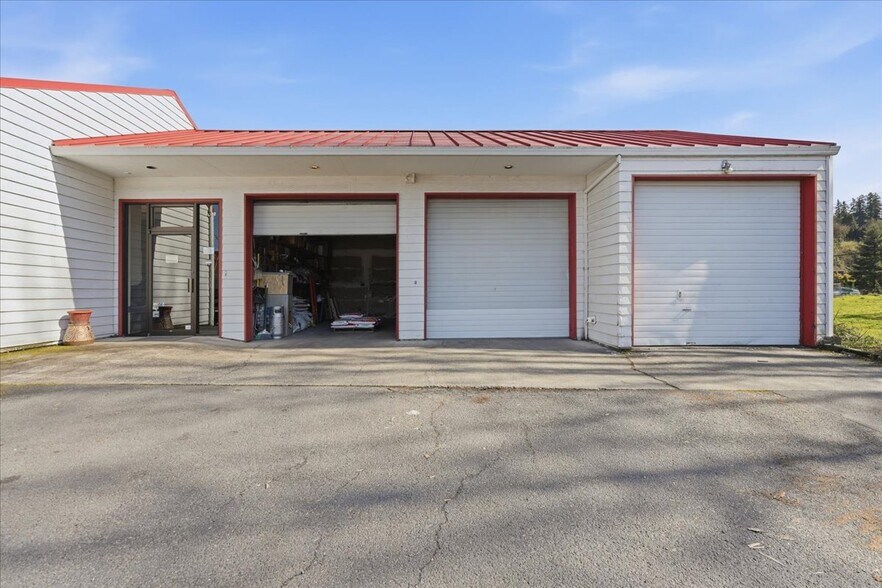 More Photos Of 222 W B St, Rainier General Retail For Sale