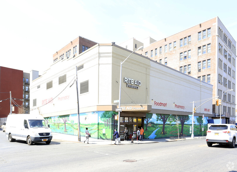 Primary Photo Of 650 E Tremont Ave, Bronx Storefront For Lease