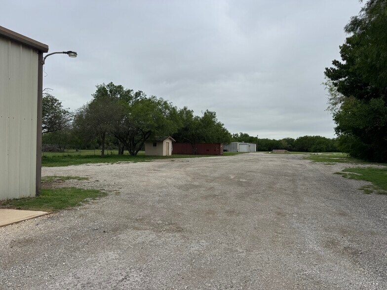 More Photos Of 11595 US Highway 181, San Antonio Service For Lease