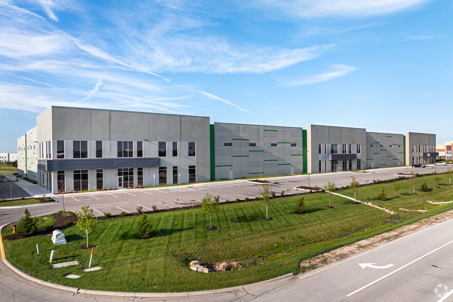 More Photos Of 22350 W 167th St, Olathe Distribution For Lease