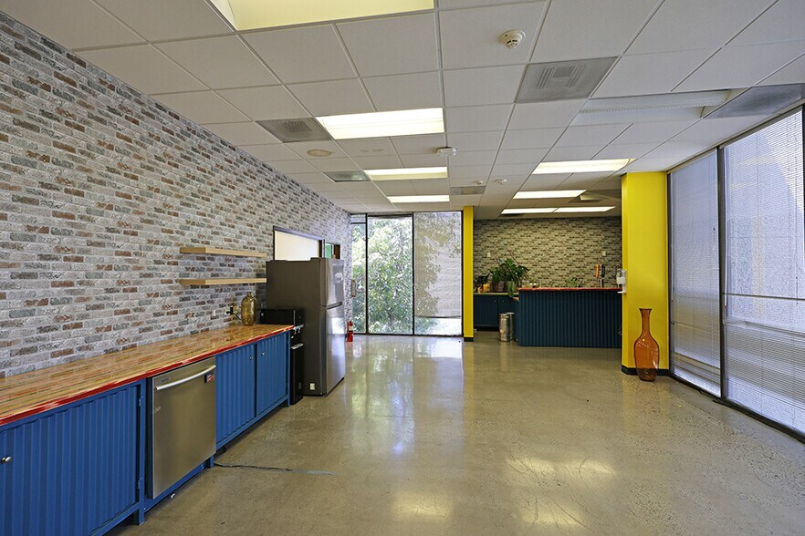 More Photos Of 4520 Electronics Pl, Los Angeles Warehouse For Lease