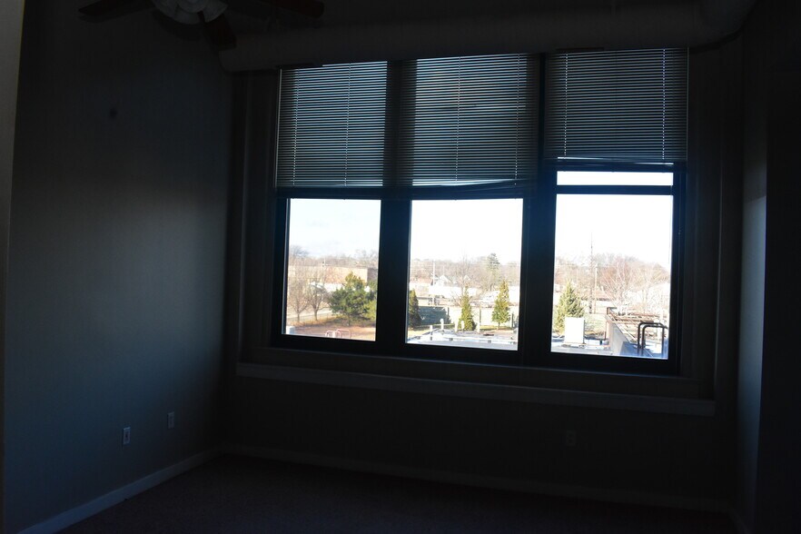 More Photos Of 200 E Arlington St, Waterloo Apartments For Sale