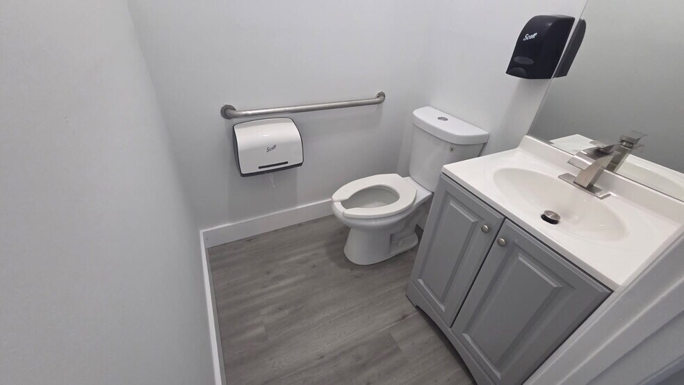 More Photos Of 7100 W Commercial Blvd, Lauderhill Unknown For Lease