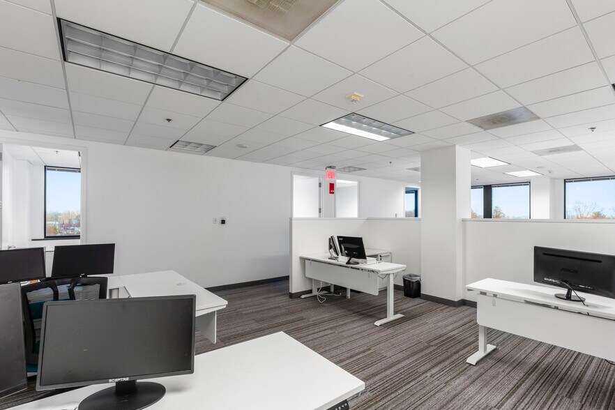 More Photos Of 6400 Arlington Blvd, Falls Church Office For Lease