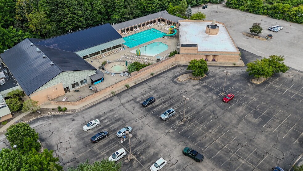 More Photos Of 5133 Darrow Rd, Hudson Health Club For Sale