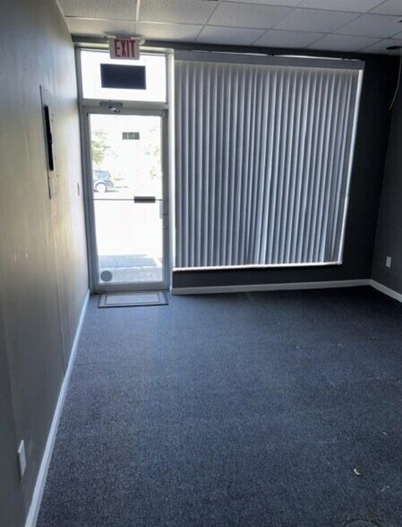 More Photos Of 611-625 Port Washington Blvd, Port Washington Bar For Lease