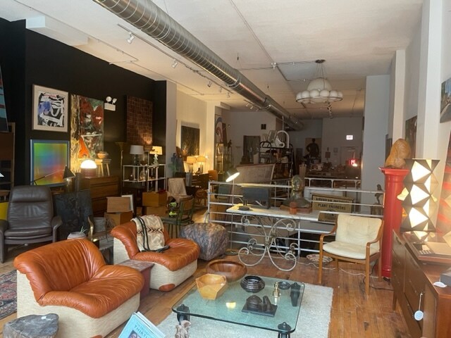 More Photos Of 2769-2787 N Milwaukee Ave, Chicago Coworking Space