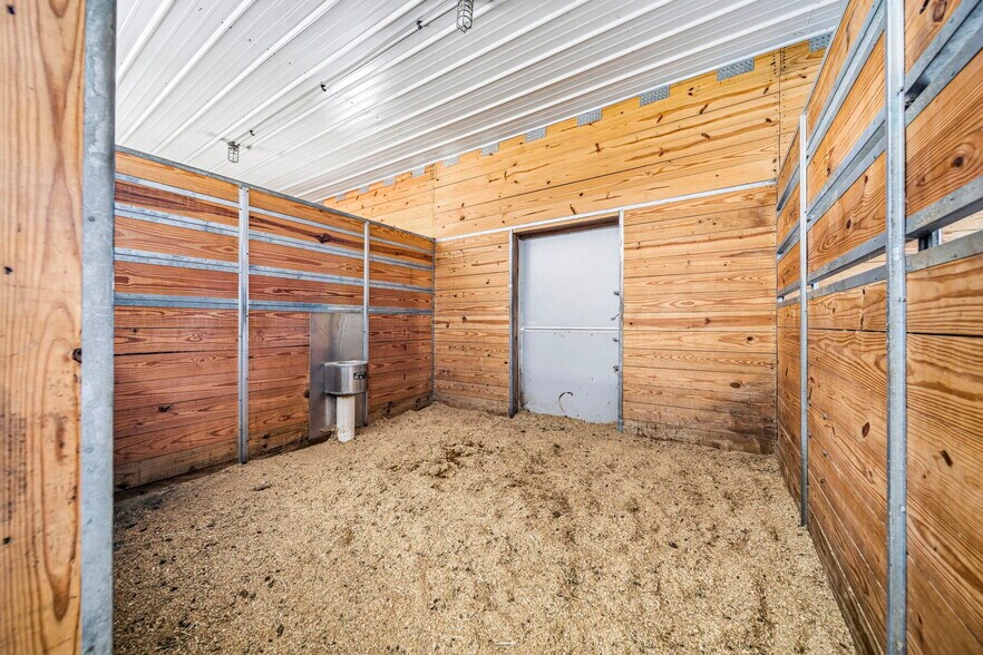 More Photos Of 3126 Mennonite Rd, Mantua Sports And Entertainment For Sale