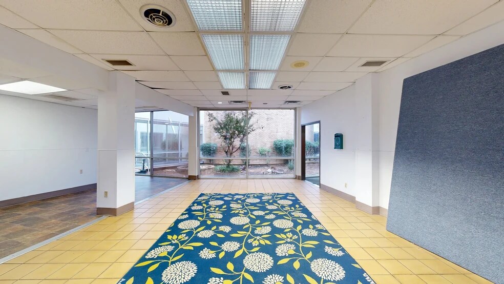 More Photos Of 4802 Texas Blvd, Texarkana Office For Sale