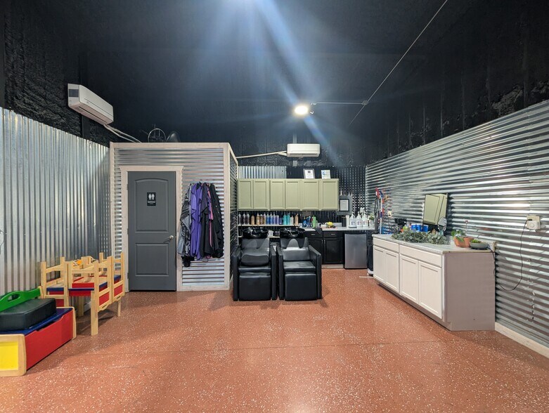 More Photos Of 660 Highway 105 E, Sour Lake General Retail For Lease