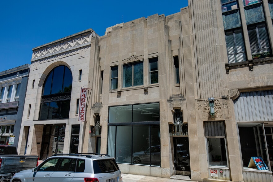 Primary Photo Of 304 E Grace St, Richmond Storefront Retail Office For Sale