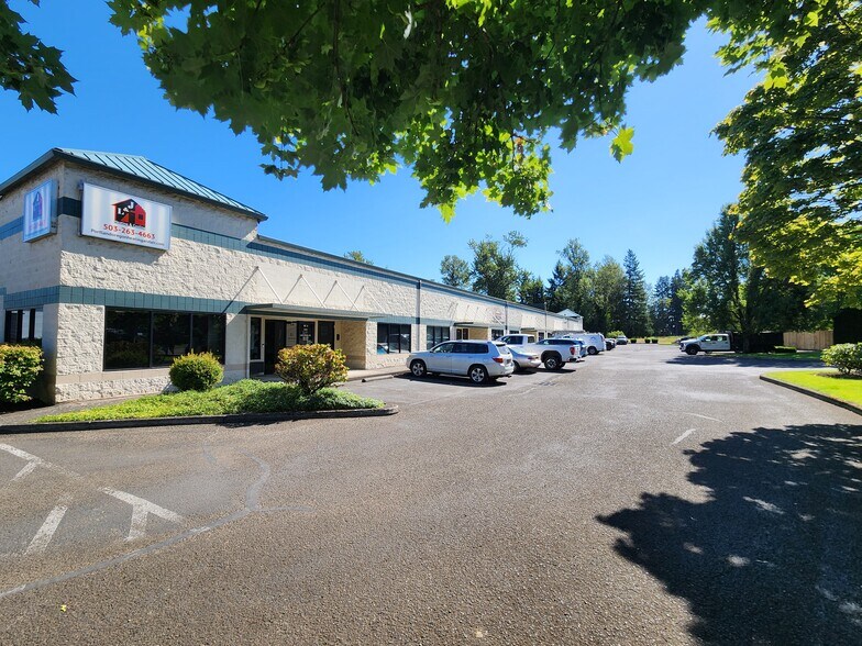 More Photos Of 300 S Redwood St, Canby Flex For Lease