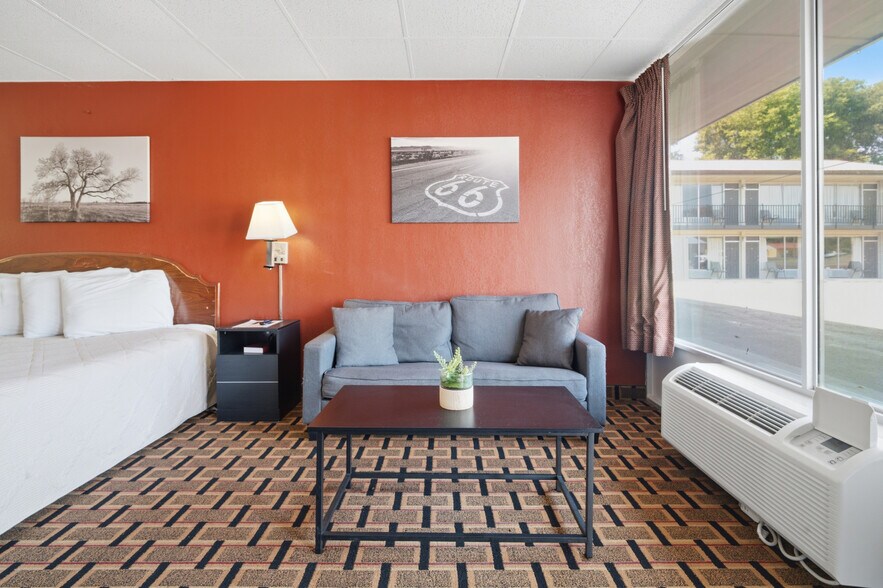 More Photos Of 100 W Wilson St, Valliant Hotel For Sale