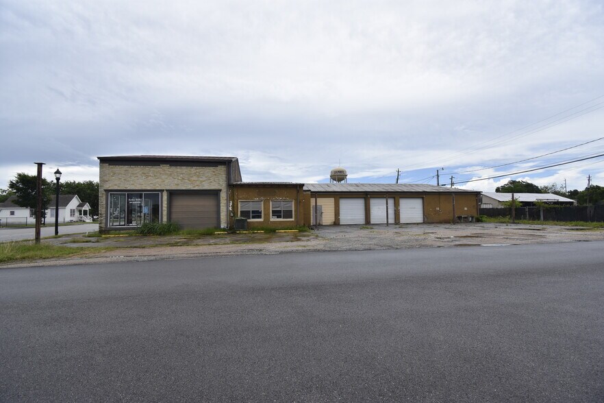 More Photos Of 621 W Main St, La Porte Warehouse For Lease