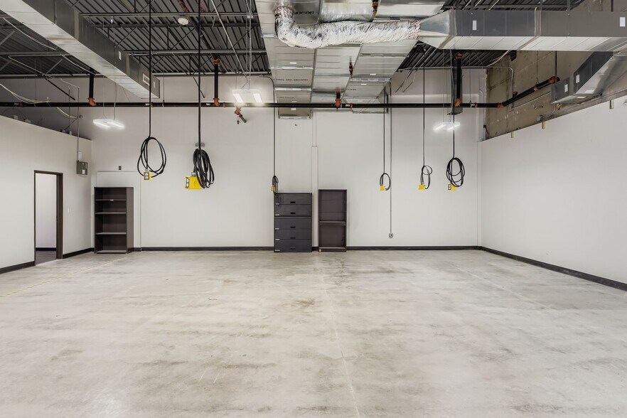 More Photos Of 1500 W Campus Dr, Littleton Warehouse For Lease