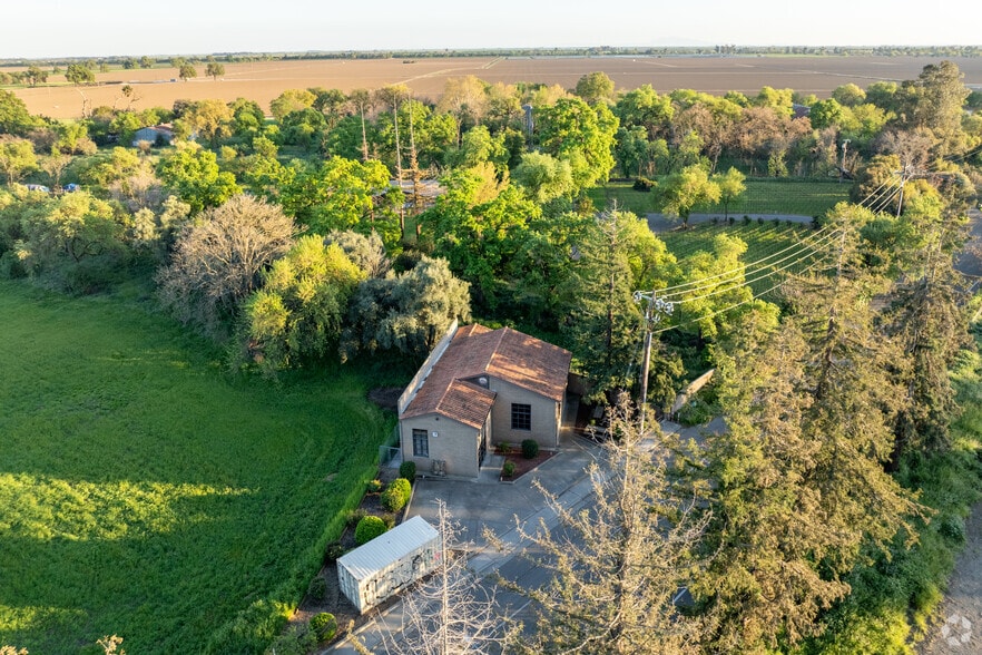 More Photos Of 1100 W Chiles Rd, Davis Light Manufacturing For Sale